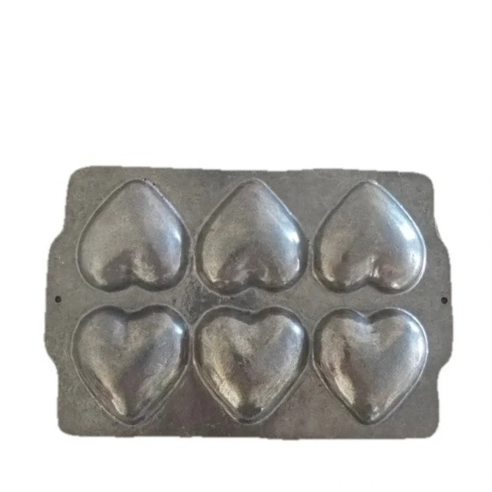 Vintage Heart Pan Candy Mold Baking Hearts Wall Hanging 9.5